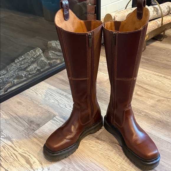 Dr. Martens platform Boots size 6 like new only worn handful of times. - Picture 2 of 6